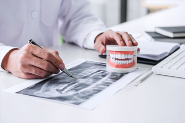 歯列矯正が保険適用になるかは歯科医師に相談を